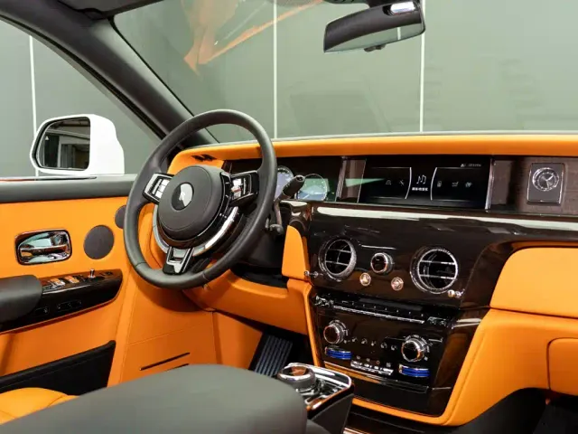 Rolls-Royce Phantom — Фото автомобиля 20