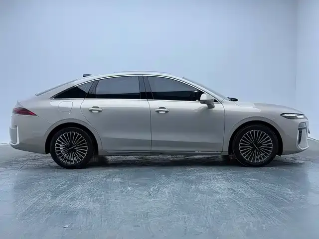 Roewe M7 DMH — Фото автомобиля 6