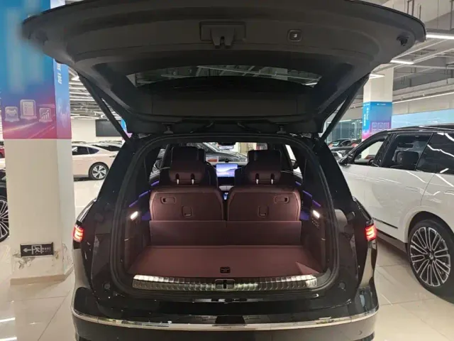 Nio ES8 — Фото автомобиля 18