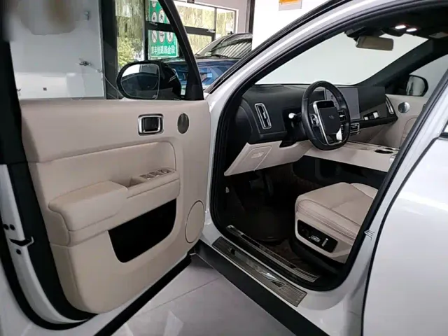 Li Auto L7 — Фото автомобиля 15