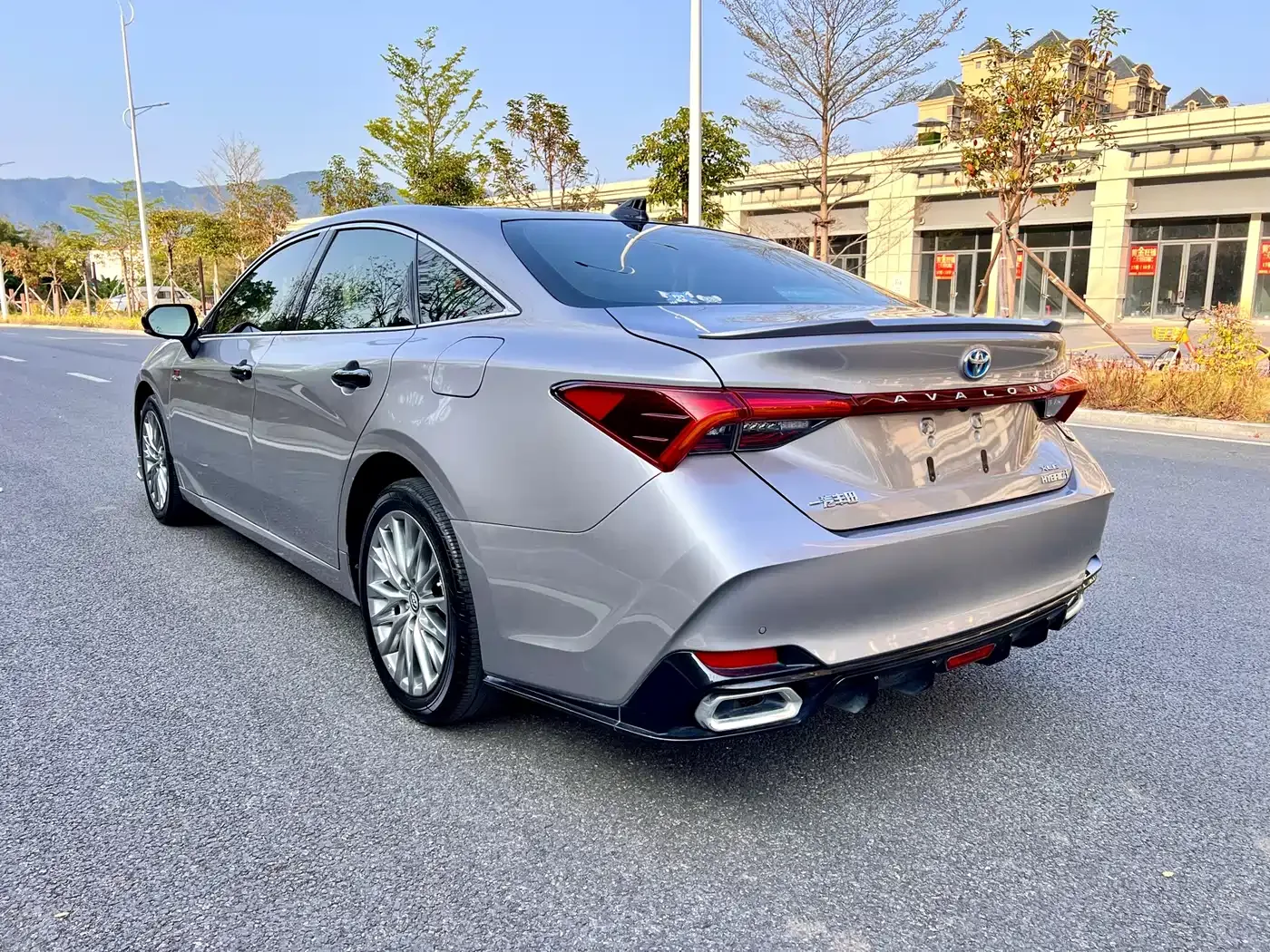 Toyota Avalon 2022 Hybrid 2.5L XLE Premium Edition — Фото автомобиля 7