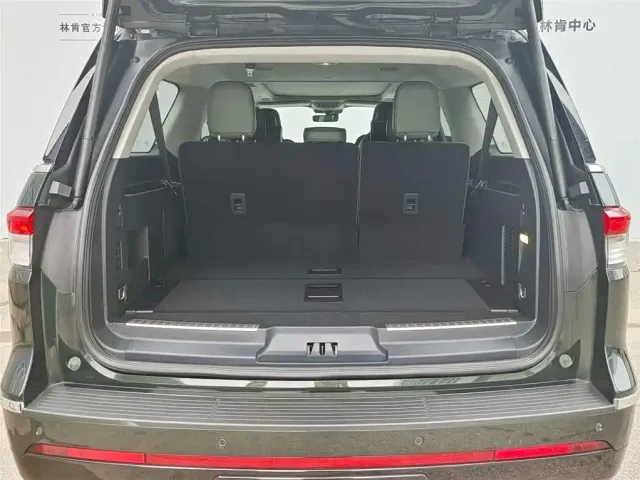 Lincoln Navigator — Фото автомобиля 10