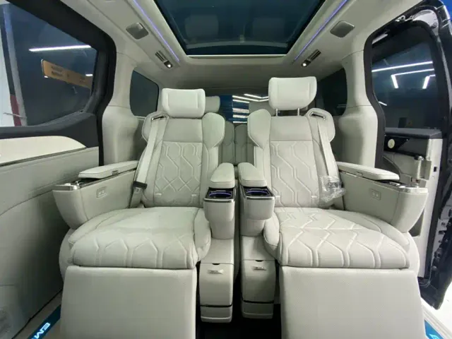 Volvo EM90 — Фото автомобиля 8