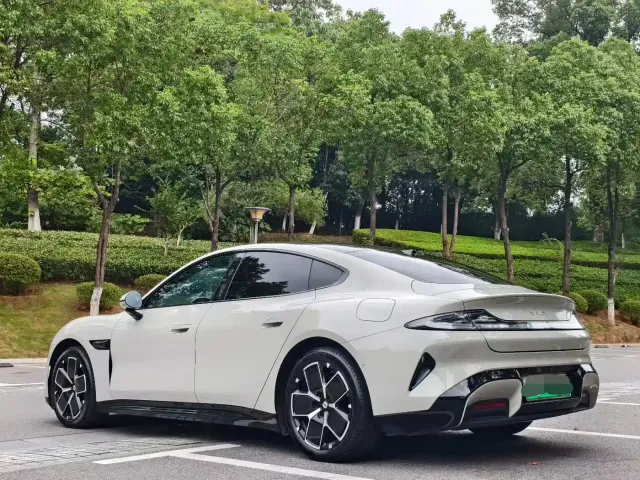 Xiaomi SU7 — Фото автомобиля 7