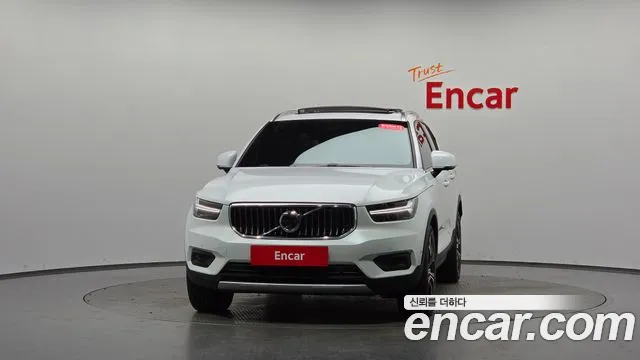 Вольво XC40 B4 Inscription — Фото автомобиля 3