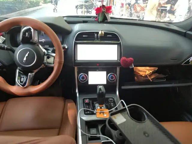 Jaguar XEL — Фото автомобиля 12