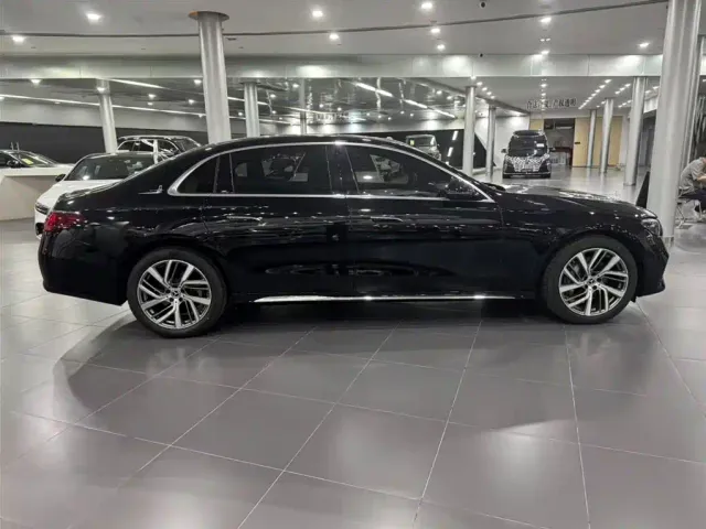 Mercedes-Benz E-Class — Фото автомобиля 6
