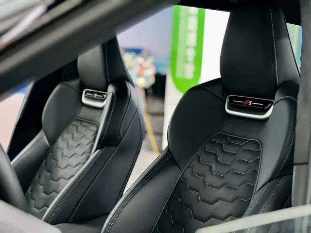Audi Q6L e-tron — Фото автомобиля 10