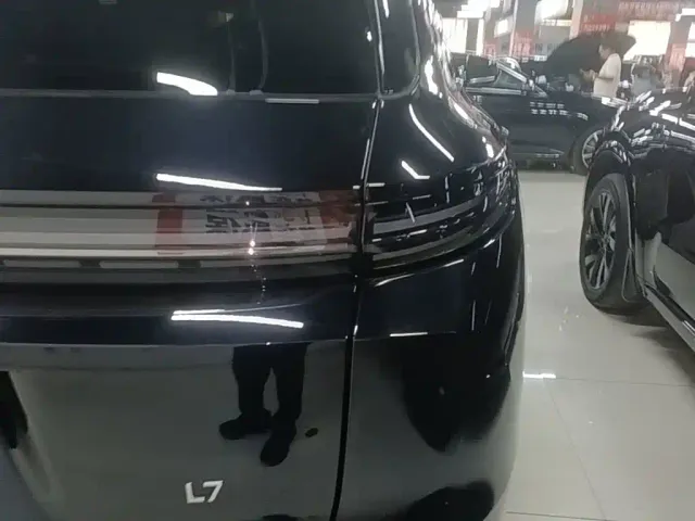 Li Auto L7 — Фото автомобиля 7