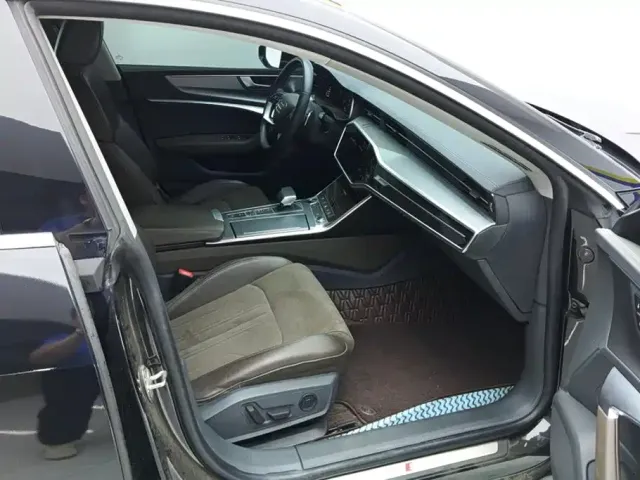Audi A7L — Фото автомобиля 8
