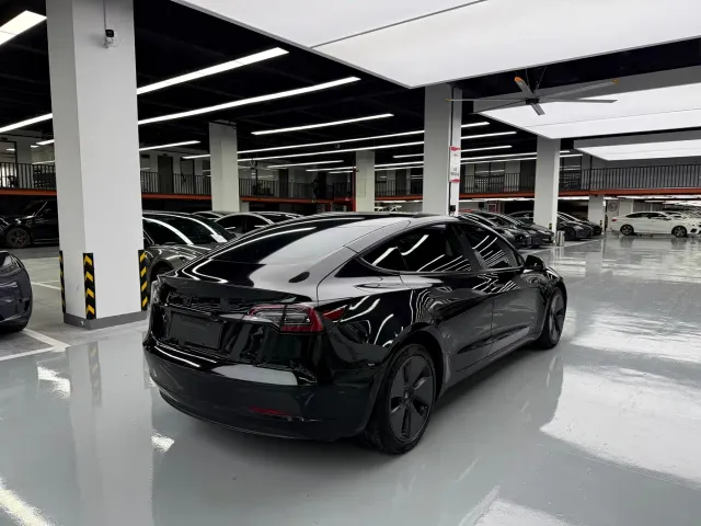 Tesla Model 3 — Фото автомобиля 16