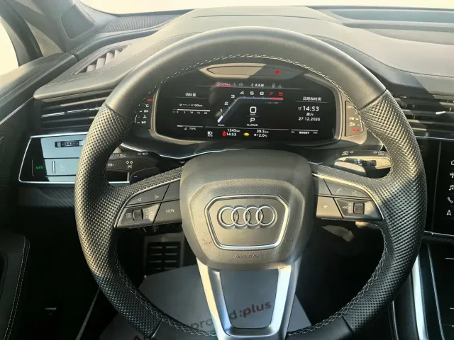 Audi SQ7 — Фото автомобиля 10