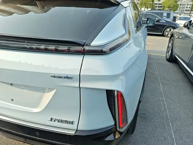 Cadillac Lyriq — Фото автомобиля 7