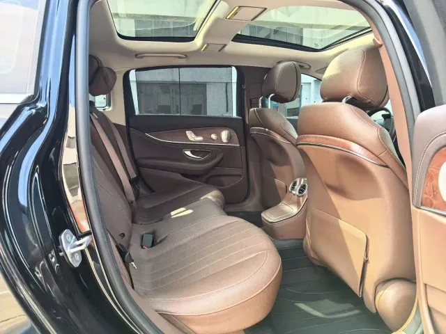 Mercedes-Benz E-Class — Фото автомобиля 5