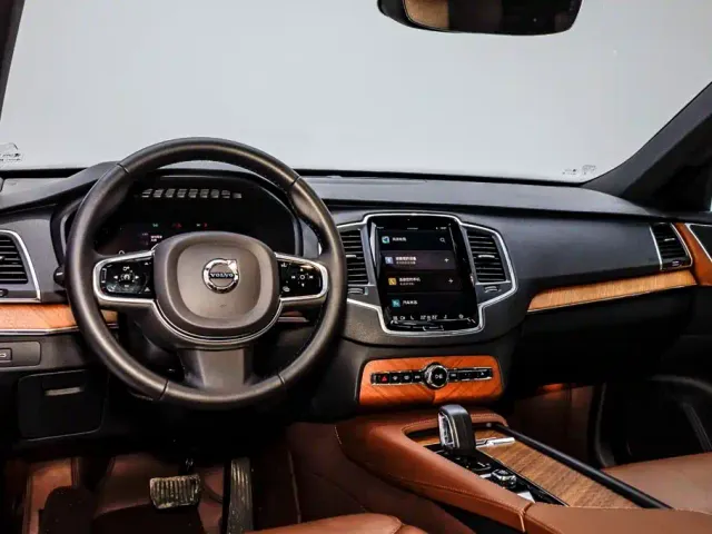 Volvo XC90 — Фото автомобиля 18