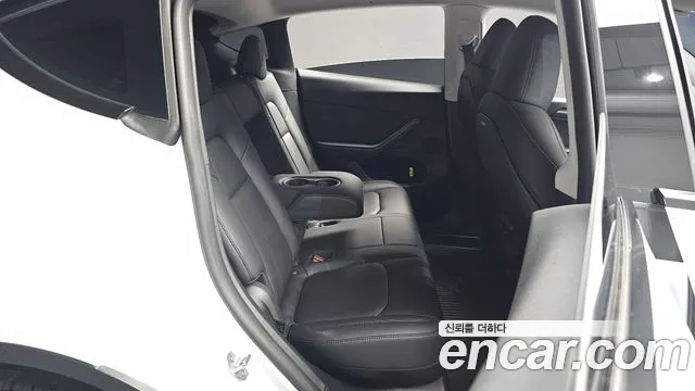 Tesla Model Y — Фото автомобиля 11