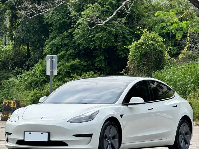 Фотография автомобиля — Tesla Model 3