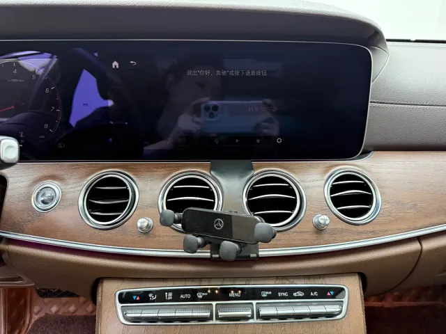 Mercedes-Benz E-Class — Фото автомобиля 11