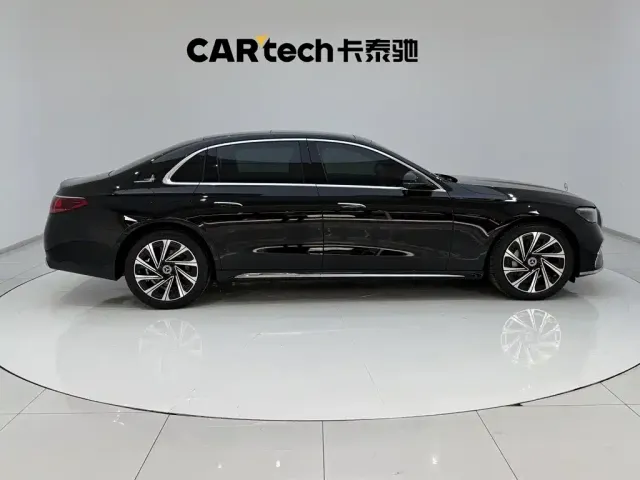Mercedes-Benz E-Class — Фото автомобиля 4