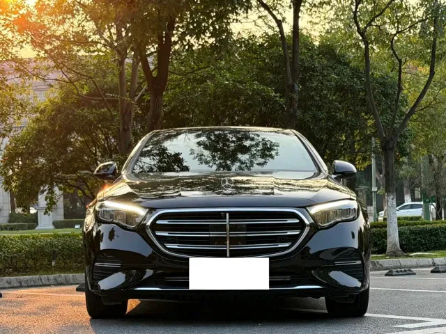 Mercedes-Benz E-Class — Фото автомобиля 2