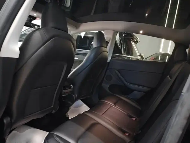 Tesla Model Y — Фото автомобиля 16