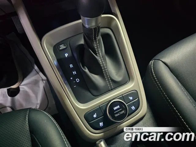 Hyundai Venue — Фото автомобиля 15