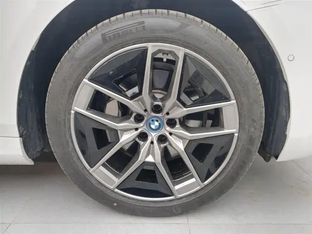 BMW i5 — Фото автомобиля 18