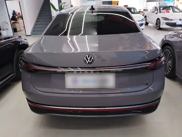 Volkswagen Passat — Фото автомобиля 5