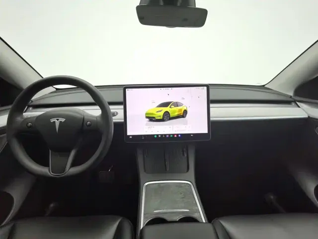 Tesla Model Y — Фото автомобиля 5