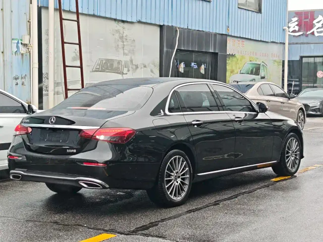 Mercedes-Benz E-Class — Фото автомобиля 12