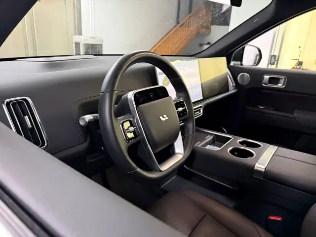 Li Auto L9 — Фото автомобиля 10