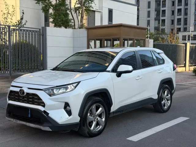 Фотография автомобиля — Toyota RAV4