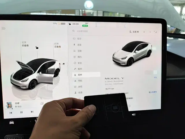 Tesla Model Y — Фото автомобиля 11