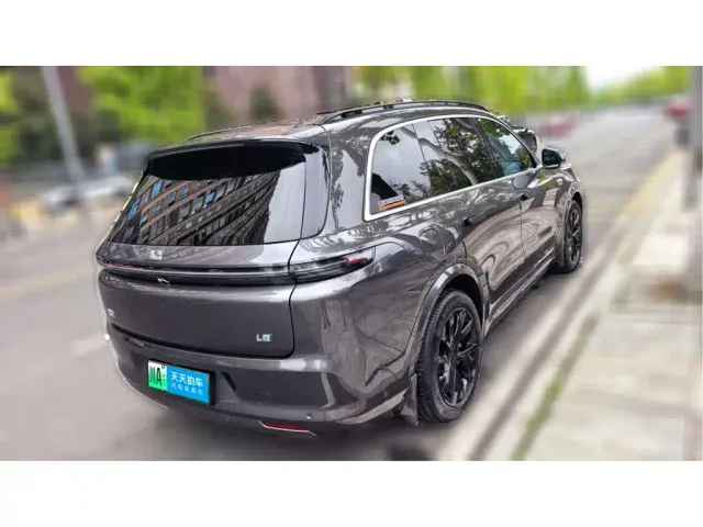 Li Auto L8 — Фото автомобиля 2