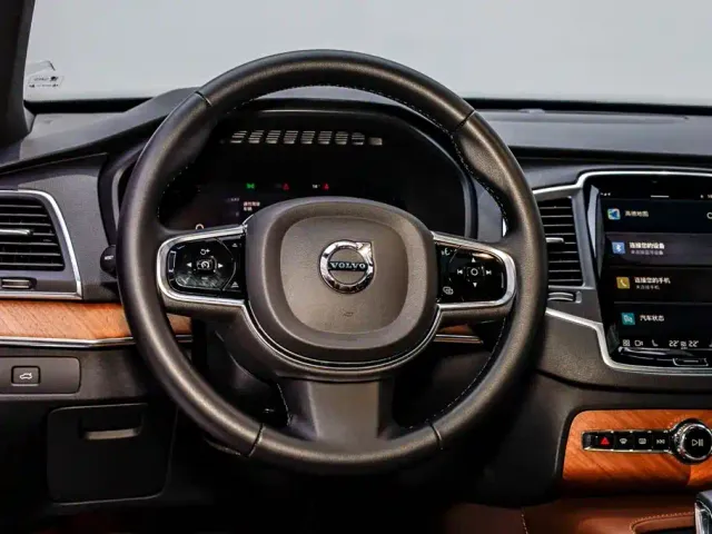Volvo XC90 — Фото автомобиля 19
