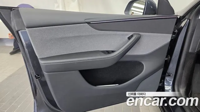 Tesla Model Y — Фото автомобиля 13
