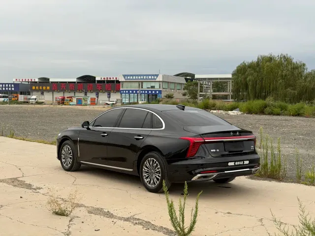 Hongqi H5 — Фото автомобиля 6