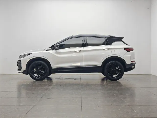 Geely Binyue — Фото автомобиля 10