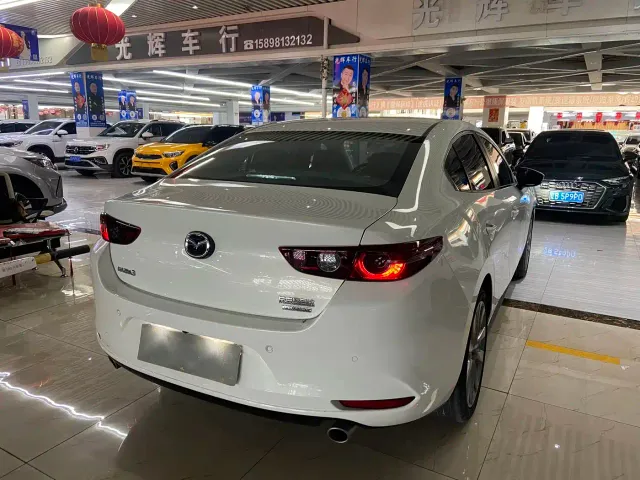 Mazda Axela — Фото автомобиля 4
