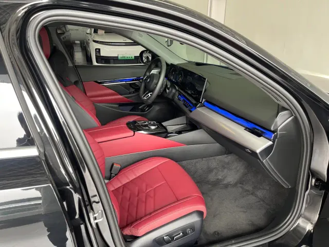 BMW 5 Series — Фото автомобиля 27