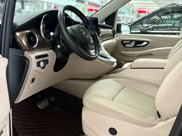 Mercedes-Benz V-Class — Фото автомобиля 4