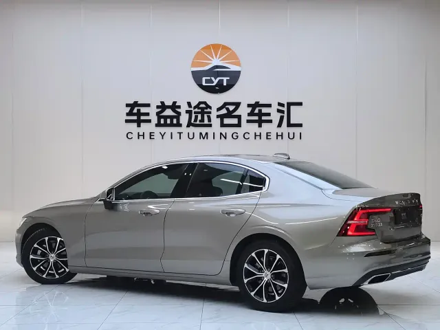 Volvo Volvo S60 2022 B4 Smart Comfort Luxury Edition — Фото автомобиля 4