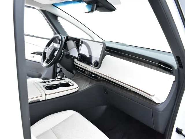 Lexus LM — Фото автомобиля 12