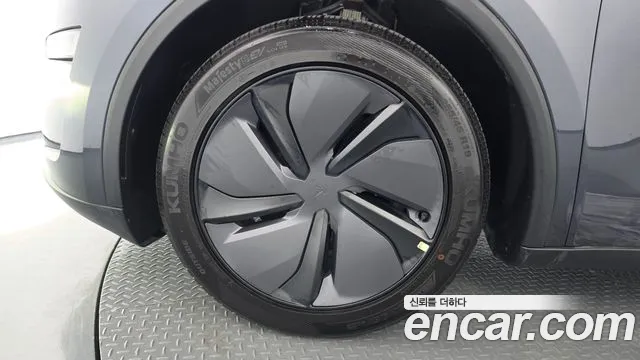 Tesla Model Y — Фото автомобиля 5
