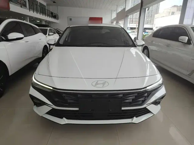 Hyundai Elantra — Фото автомобиля 2