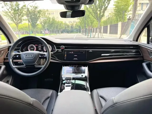 Audi Audi Q7 2023 55 TFSI quattro S Premium — Фото автомобиля 4