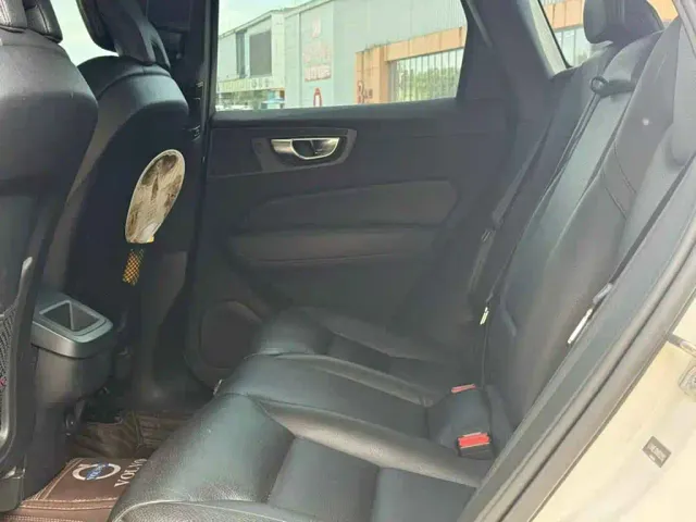 Volvo XC60 — Фото автомобиля 6