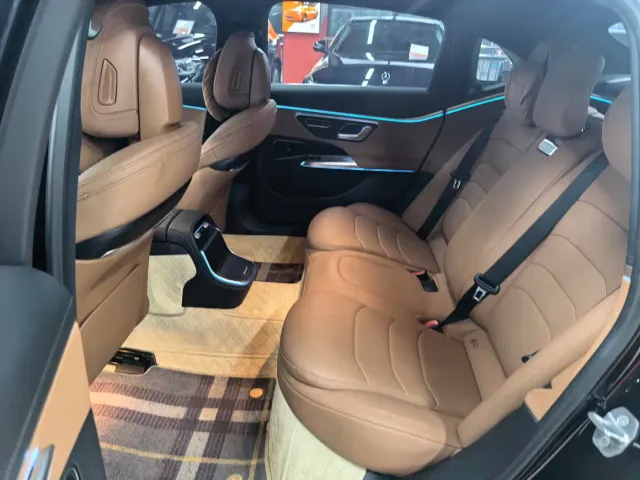 Mercedes-Benz E-Class — Фото автомобиля 13