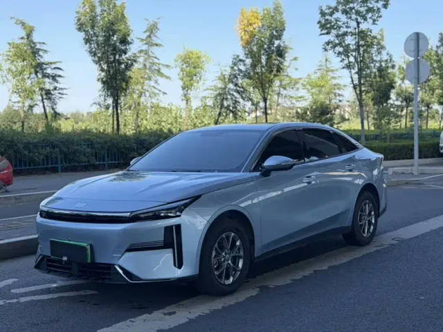 Фотография автомобиля — Geely Galaxy L6