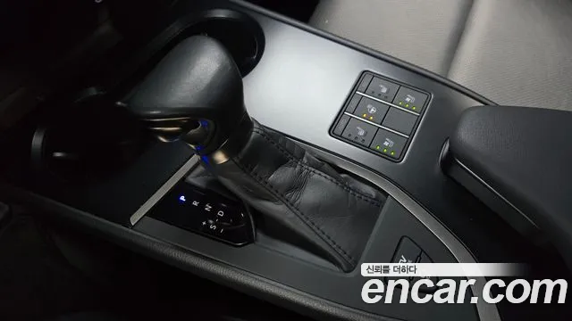 Lexus UX — Фото автомобиля 9